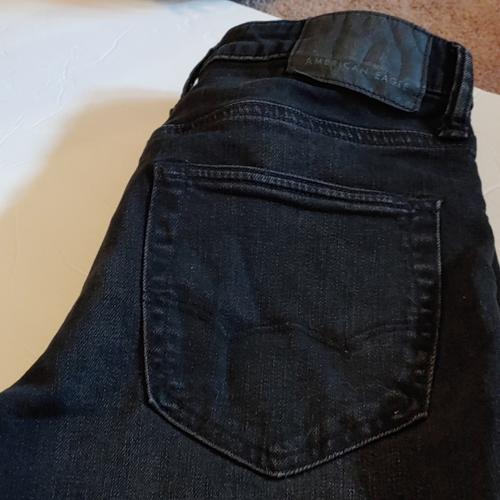 AMERICAN EAGLE.      Black.      Straight legs. 26 x 28 SALE MENS OR BOYS Sale